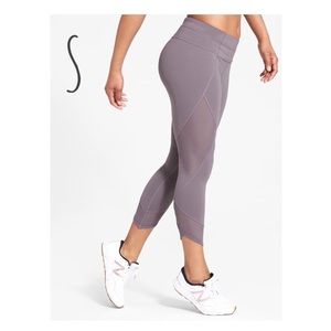 Athleta Aura Sonar Capri